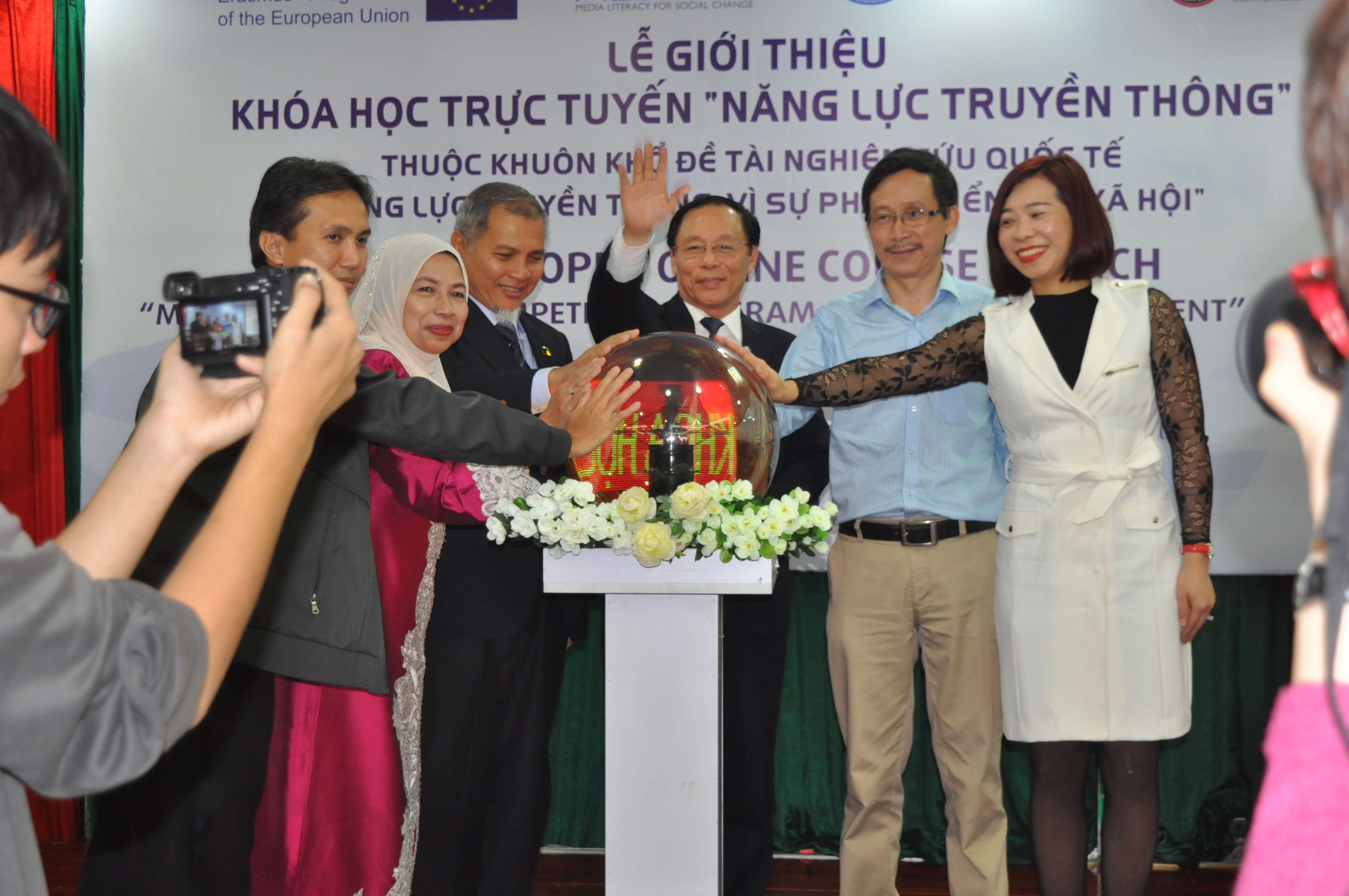 3894230cd_anh_1.jpg