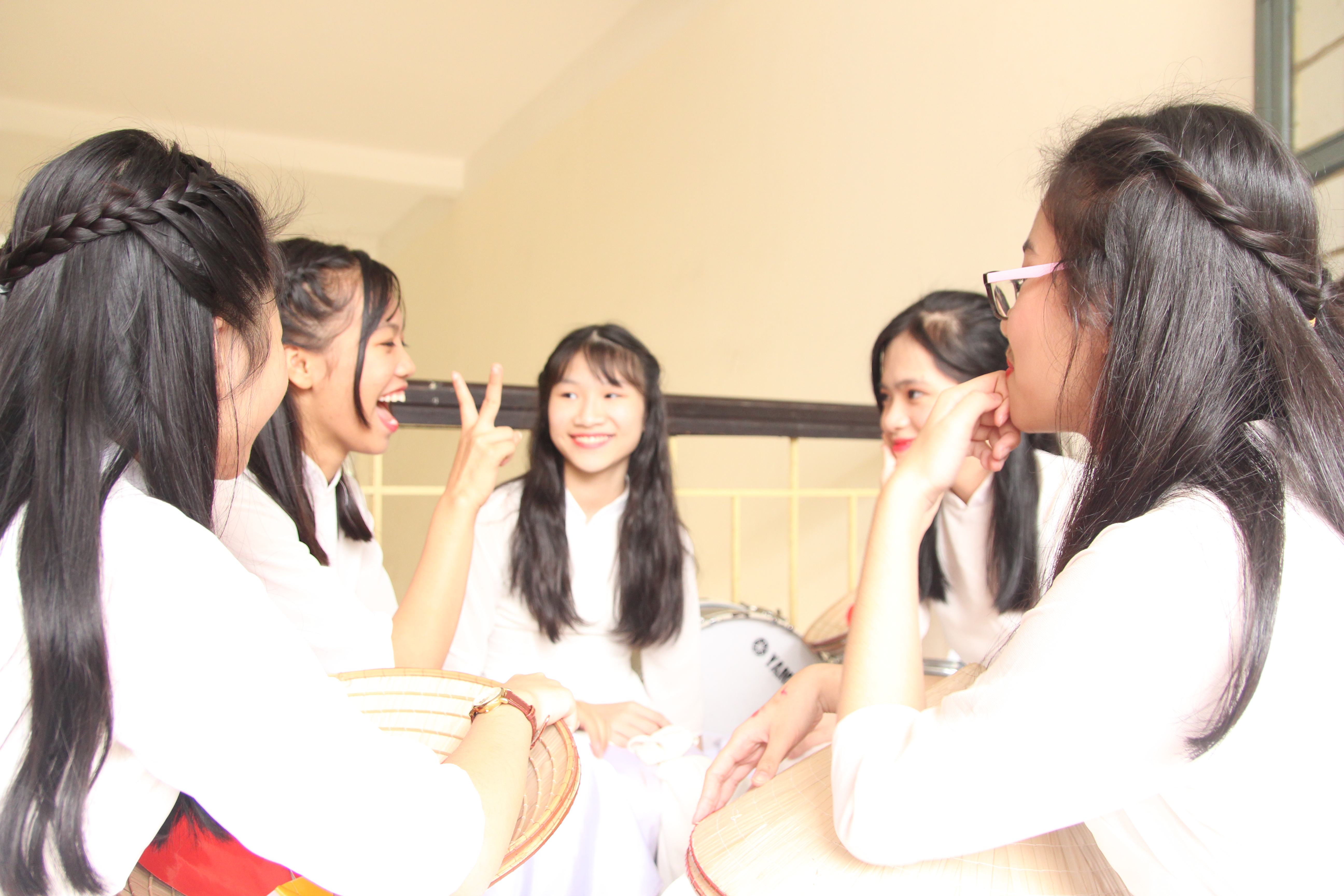 19208f868_nhom_ban_nu.jpg