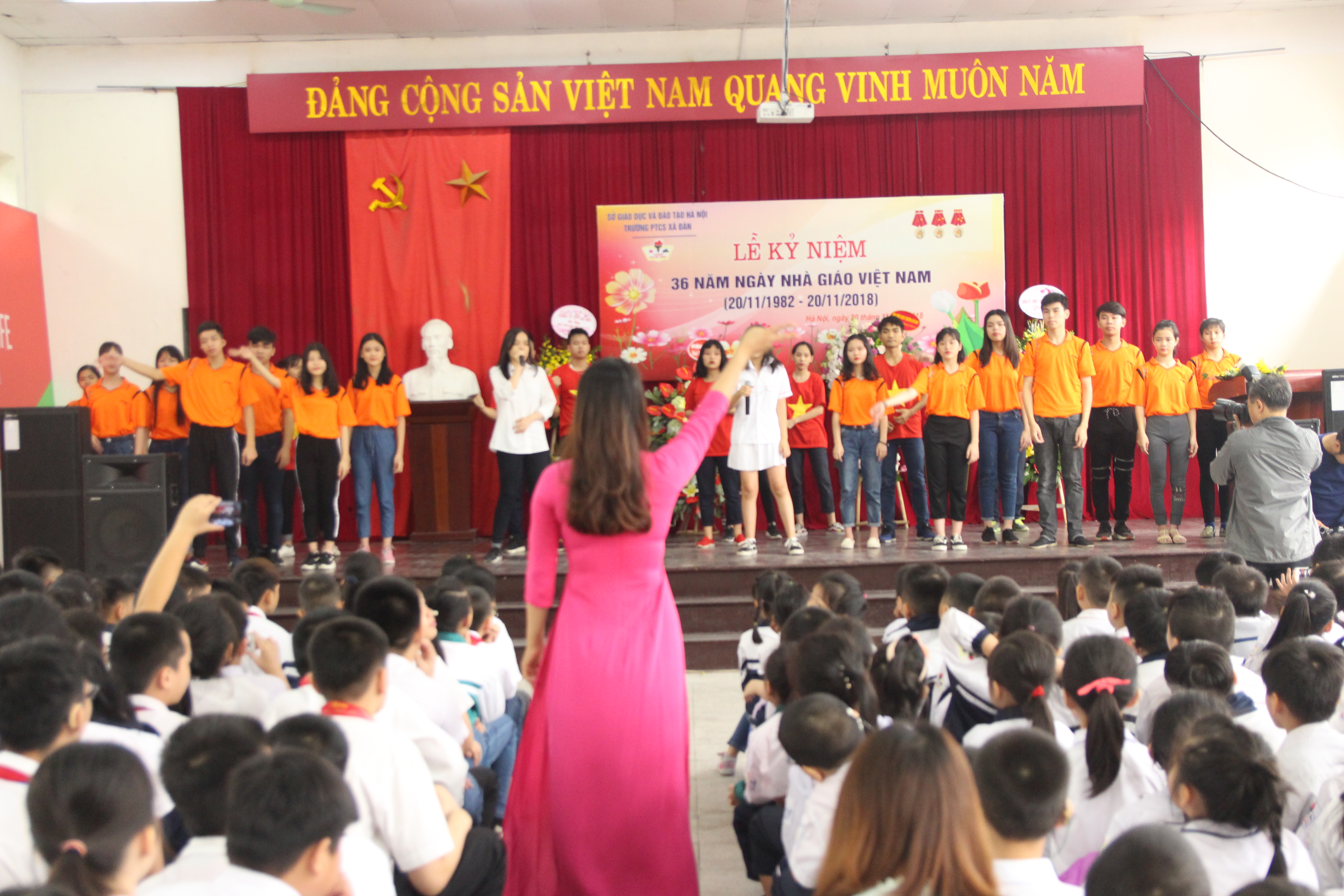 76a605336_co_giao_huong_dan_hat.jpg