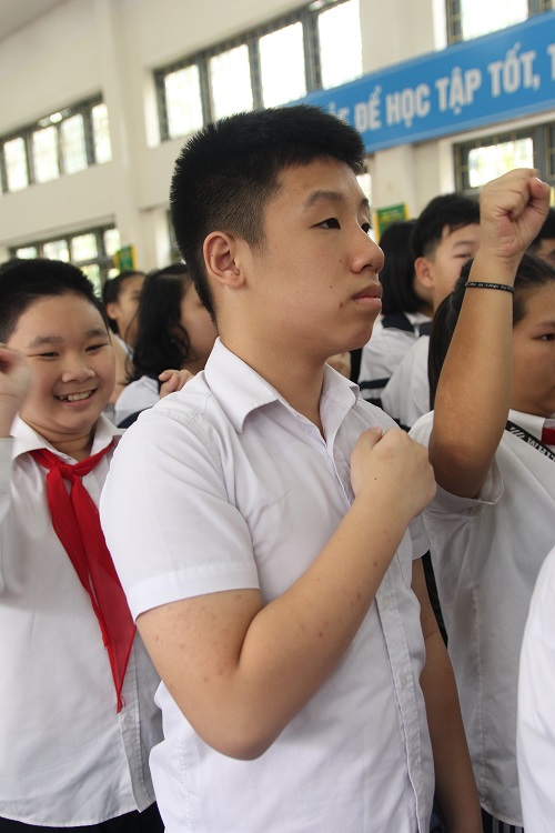 7f9b25a24_hoc_sinh_hat_quoc_ca.jpg
