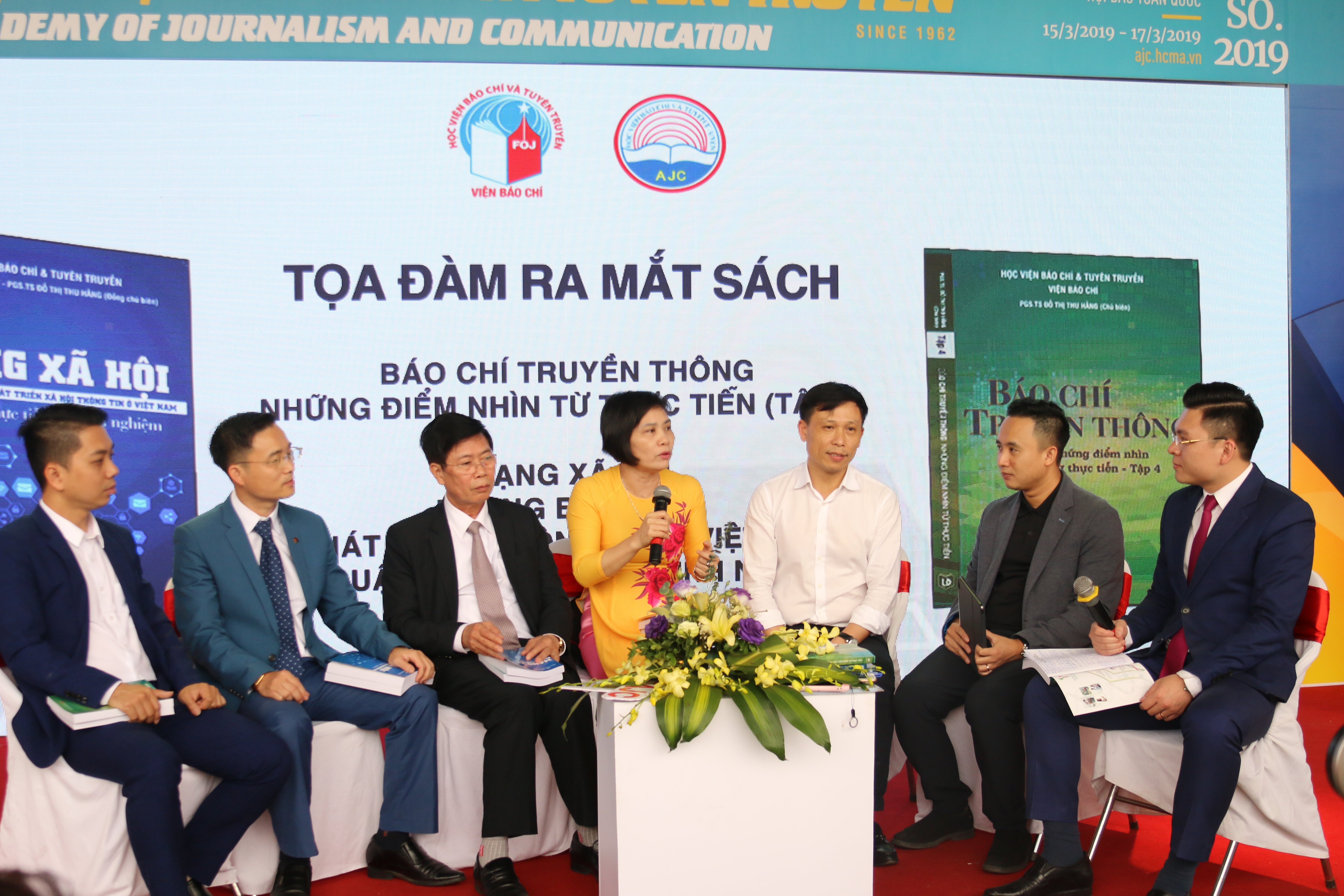 1f2854b29_toa_dam_sach.jpg
