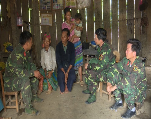 772e279cb_en_van_dong_ba_con_xa_dan_nhung_hu_tuc_lac_hau.jpg