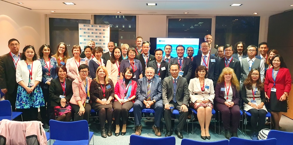 42e345010_group_photo.jpg