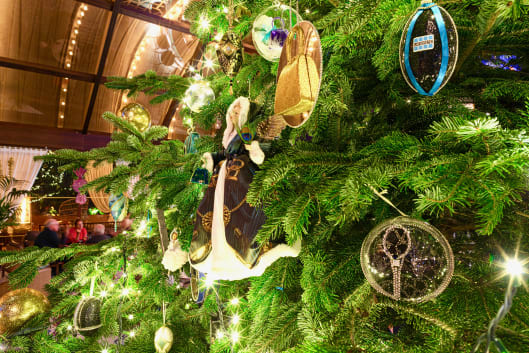 7889f6c16_assets_19120208552203spanishhotelchristmastree.jpg