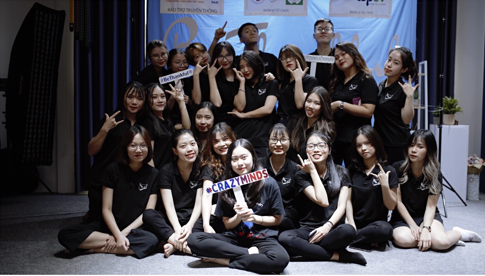 ce195e107_crazyminds_team.jpg
