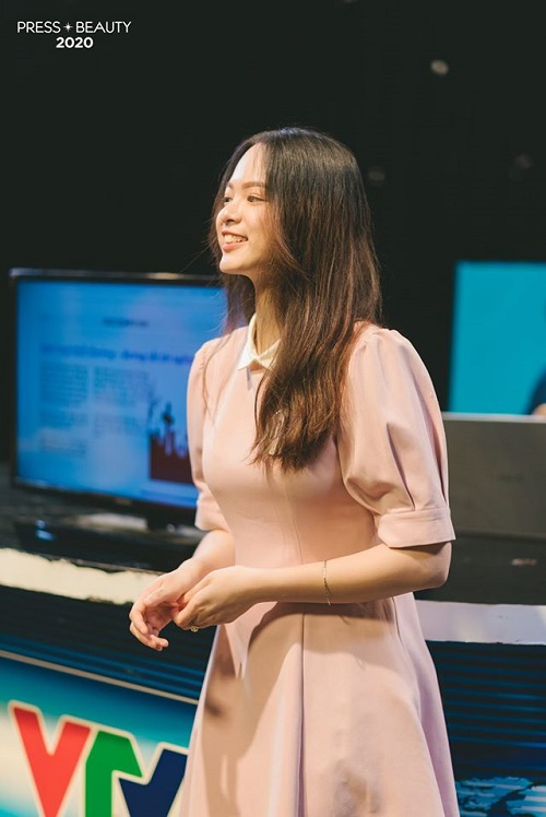 5dca93c4d_linhmissbaochi.jpg