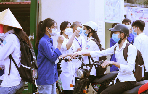 a9aae2c36_tranxuan03.jpg